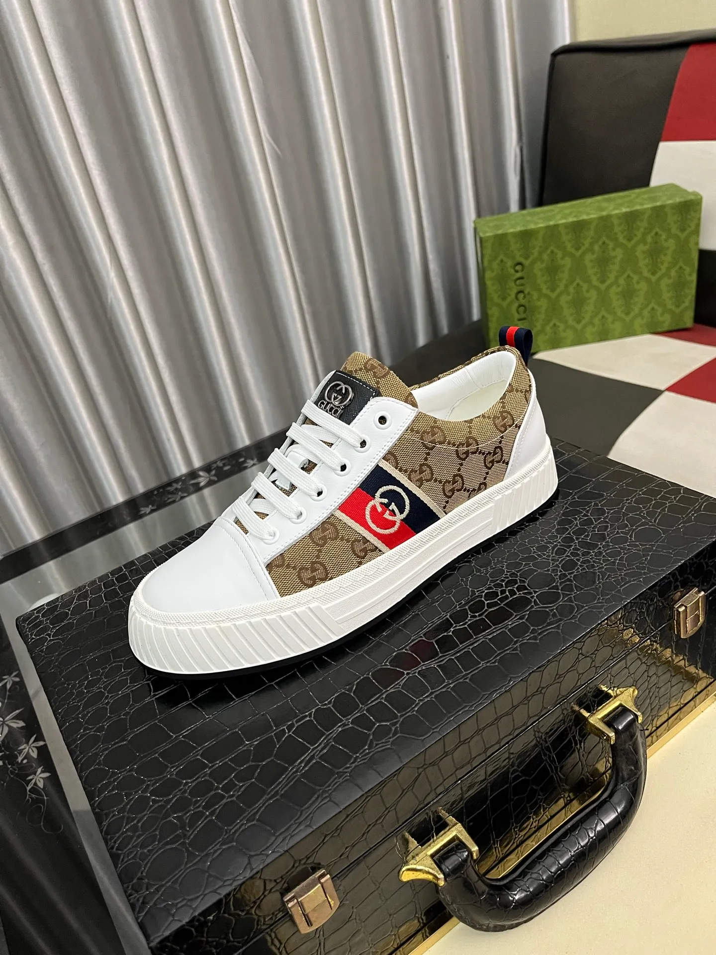 Men's shoes 💰400⌚️⌚️《GUCCI*》The latest hot-selling casual shoes, top brand [seduce] luxury~purchase, top~quality. [Strong] The upper is made of imported breathable cowhide stitching fabric material ➕ Breathable sheepskin feet (•) Fine workmanship. Code number: 38-442️⃣Colors available